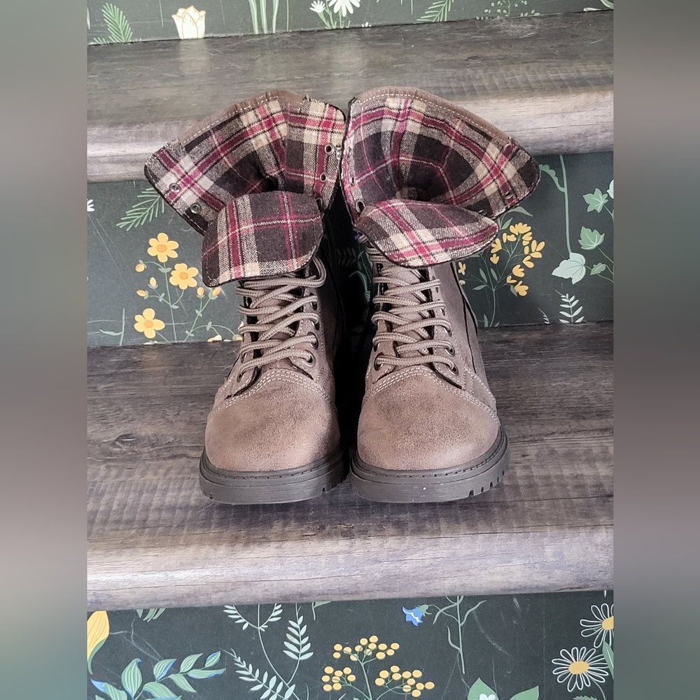 NWOT Very G Brown Faux Suede Ankle Boots